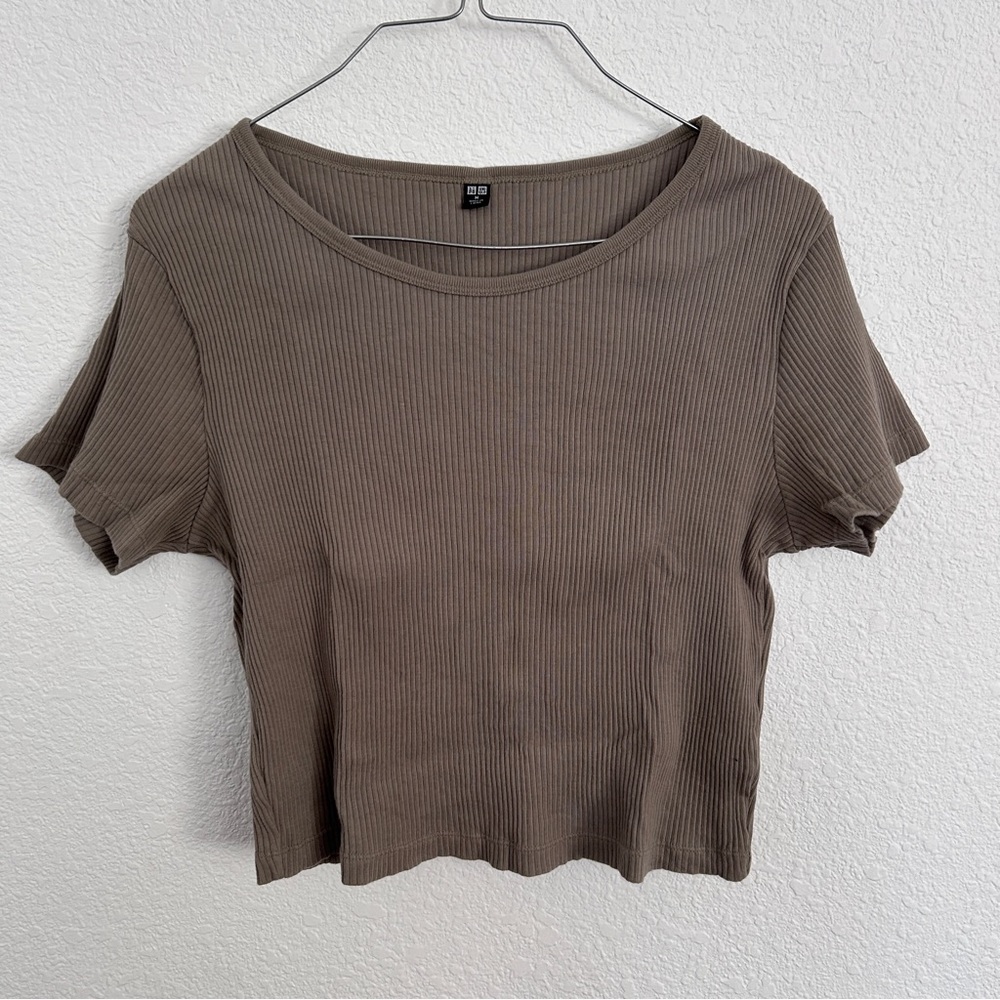 Uniqlo Cropped Ribbed Tee